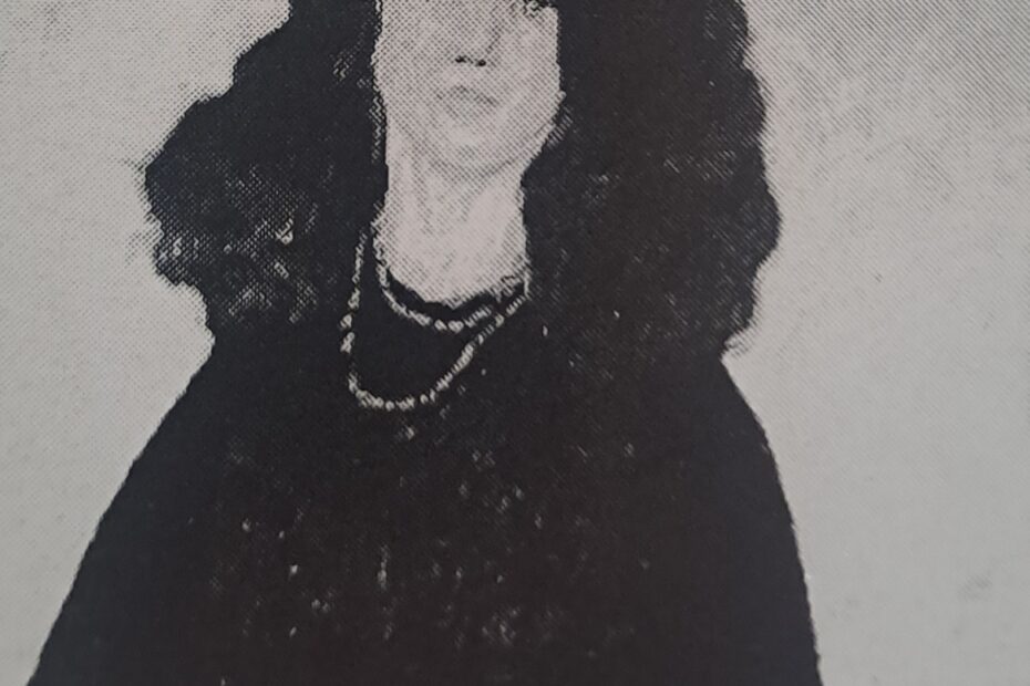 Mädchen mit aufgelöstem Haar, um 1909